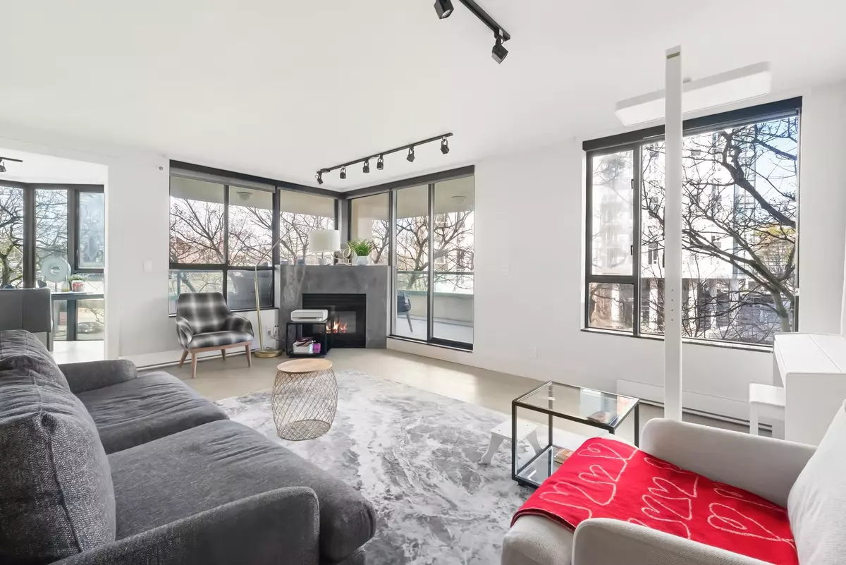 West Vancouver, BC V7T 2Y4,328 Taylor WAY #3D