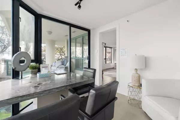West Vancouver, BC V7T 2Y4,328 Taylor WAY #3D
