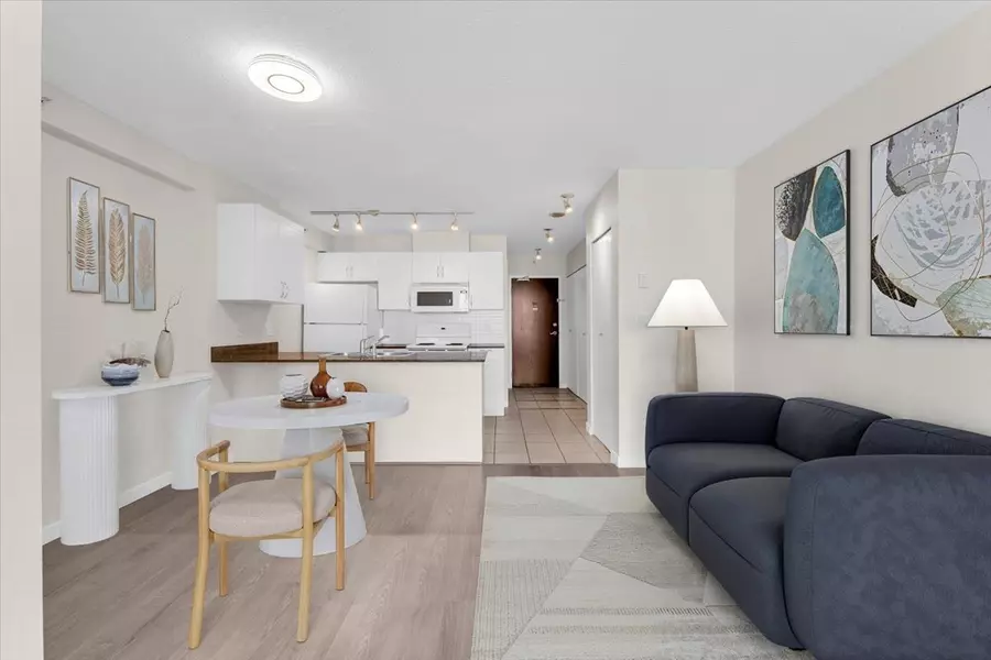 938 Smithe ST #1712, Vancouver, BC V6Z 3H8