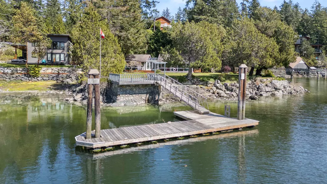 5400 Sans Souci RD, Halfmoon Bay, BC V7Z 1B6