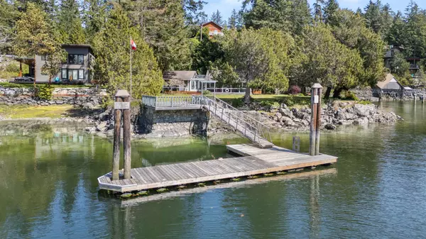 5400 Sans Souci RD, Halfmoon Bay, BC V7Z 1B6