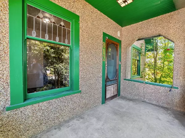 New Westminster, BC V3M 2Y6,812 Dublin ST