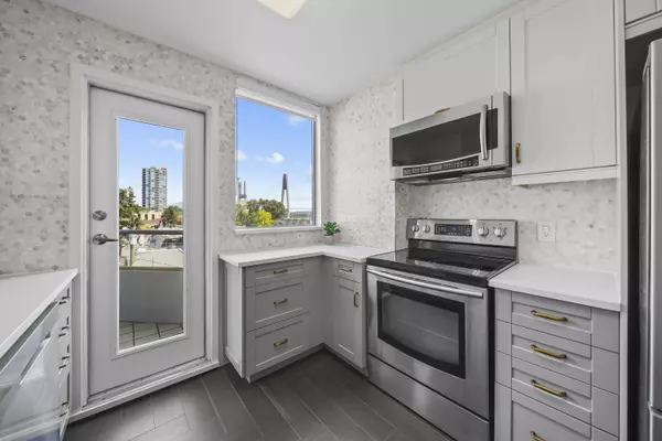 New Westminster, BC V3L 5S3,328 Clarkson ST #300