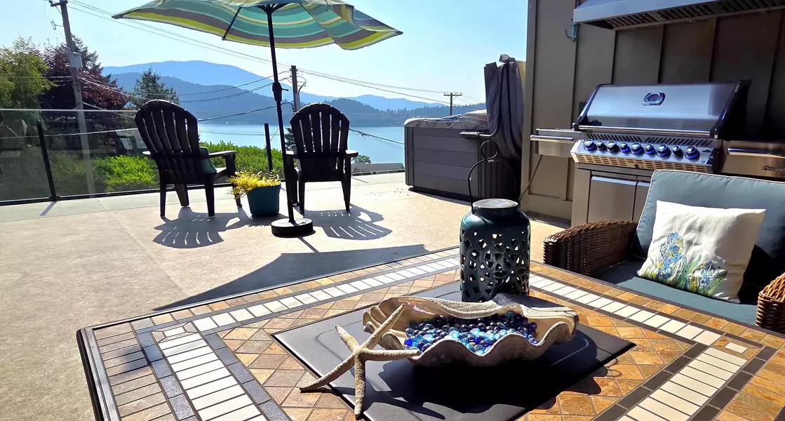 659-661 Gibsons WAY, Gibsons, BC V0N 1V9