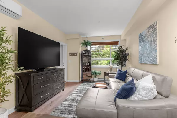 Surrey, BC V4P 0G9,3585 146a ST #103