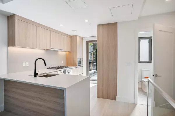 Vancouver, BC V6M 2W4,6268 Oak ST