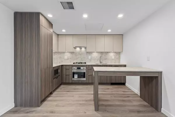 Surrey, BC V3T 0V1,10333 133 ST #1301