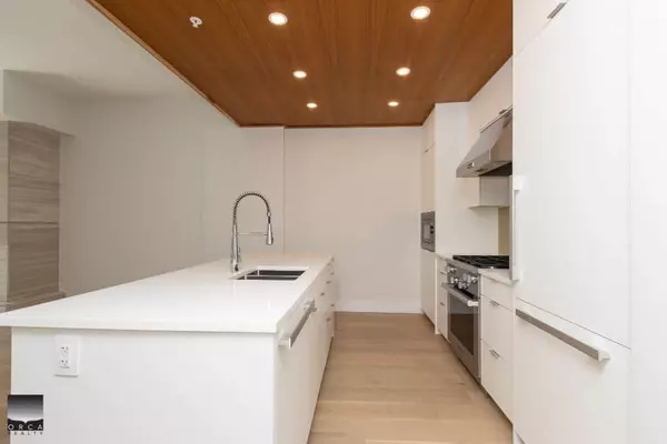 West Vancouver, BC V7W 2B2,6707 Nelson AVE #405