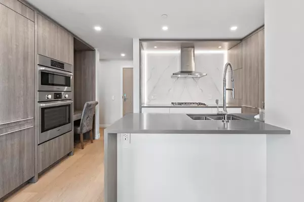 1441 Johnston RD #601 White Rock, BC V4B 3Z4