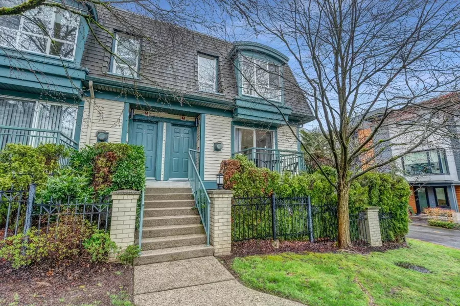 288 St. Davids AVE #2, North Vancouver, BC V7L 4X2