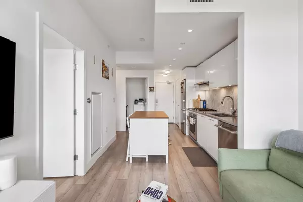Vancouver, BC V5S 0H6,3581 E Kent Ave North #702