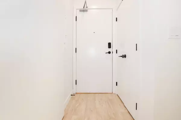 Abbotsford, BC V2S 0M6,32838 Landeau PL #313