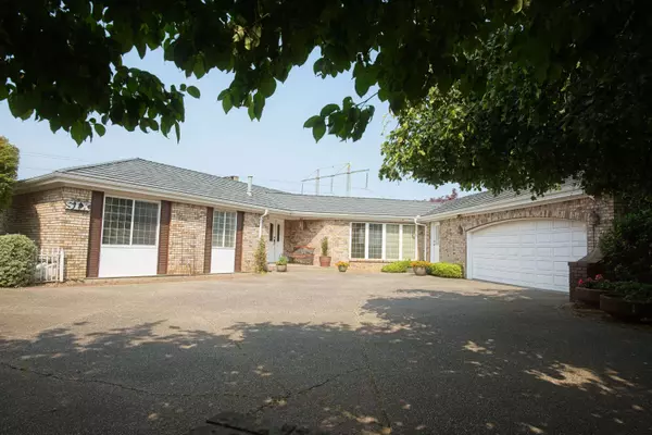 3737 Clearbrook RD #6, Abbotsford, BC V2T 5A8