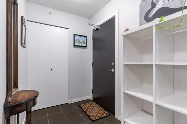 Burnaby, BC V5C 0E9,2133 Douglas RD #1001