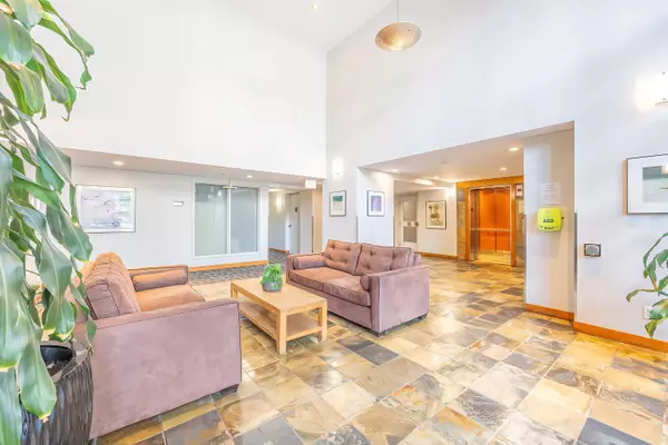 New Westminster, BC V3M 7B1,10 Renaissance SQ #214