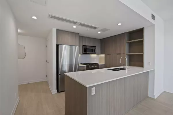North Vancouver, BC V7J 0E2,1401 Hunter ST #303