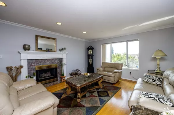 Burnaby, BC V5J 2P1,4549 Portland ST