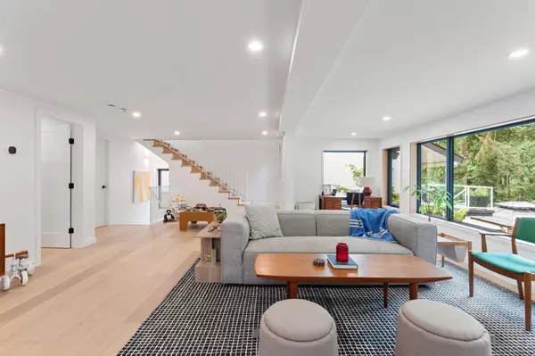 North Vancouver, BC V7H 1T3,1723 Edgewater LN