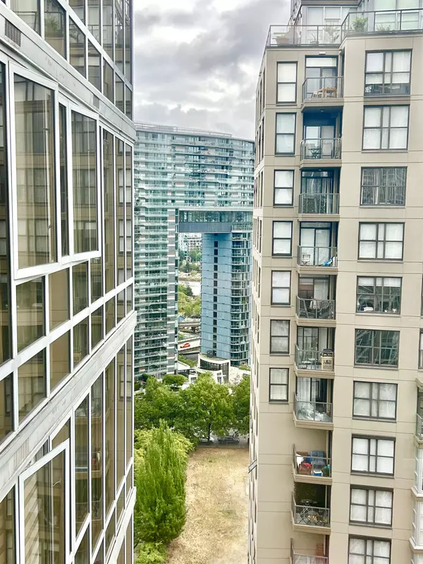Vancouver, BC V6B 5X5,950 Cambie ST #2103