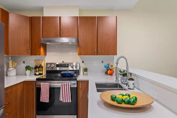 Surrey, BC V3R 2V6,14885 105 AVE #309