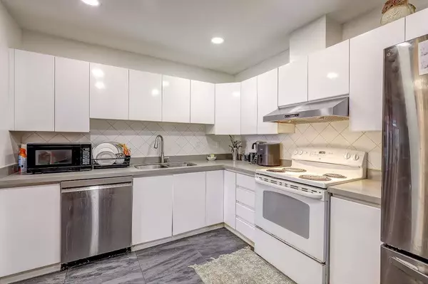 Richmond, BC V6Y 3W7,7633 St. Albans RD #7