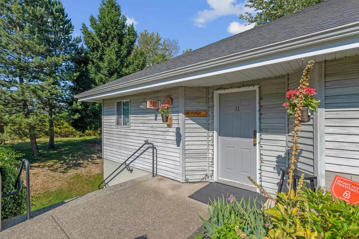 Surrey, BC V3W 0T6,13670 84 AVE #11