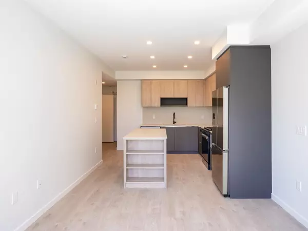 Surrey, BC V4N 6B5,6585 195a ST #306