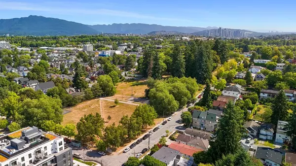 Vancouver, BC V5N 2E7,1446 E 15th AVE