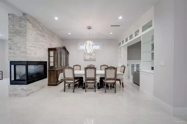 Coquitlam, BC V3J 4R6,656 Blue Mountain ST