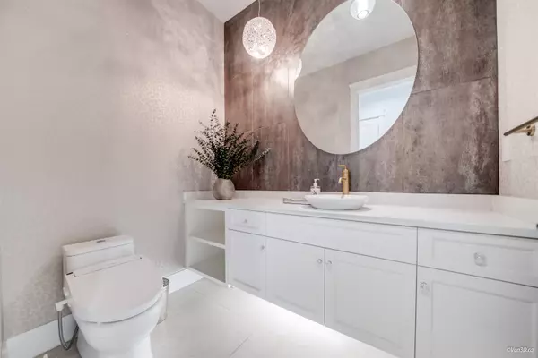 Coquitlam, BC V3J 4R6,656 Blue Mountain ST