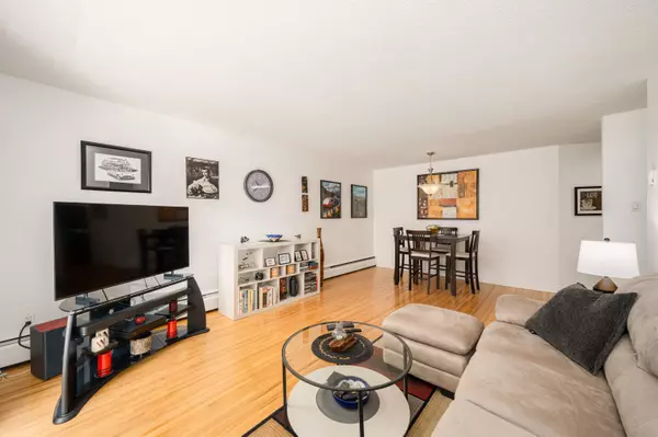 North Vancouver, BC V7M 1Z2,135 W 21st ST #113