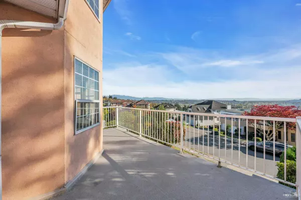Coquitlam, BC V3K 6P7,2233 Monashee CT