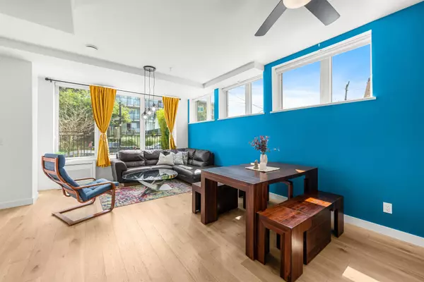 North Vancouver, BC V7M 2P7,2137 Chesterfield AVE #TH5