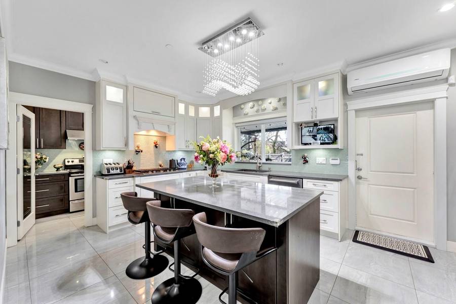 1934 Mclean AVE, Port Coquitlam, BC V3C 0G4