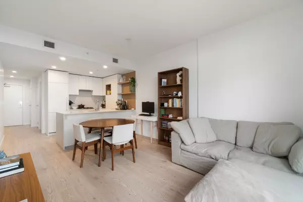 Burnaby, BC V5C 0N4,2181 Madison AVE #2103