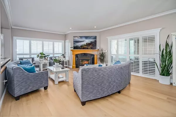 White Rock, BC V4B 5J7,14433 Sunset LN