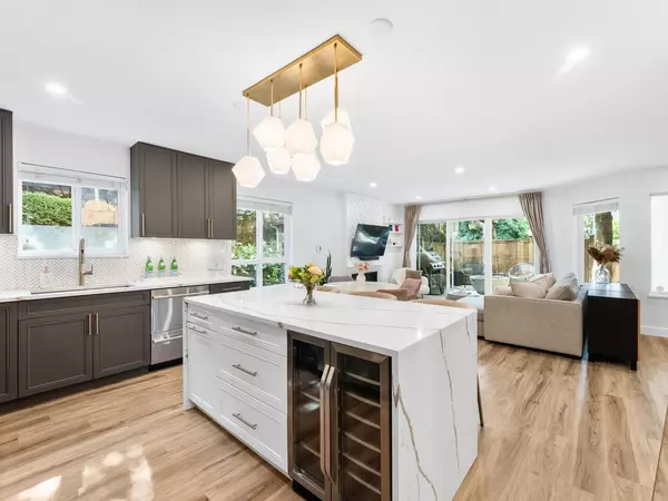 North Vancouver, BC V7P 1R3,848 W 16th ST