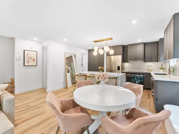 North Vancouver, BC V7P 1R3,848 W 16th ST