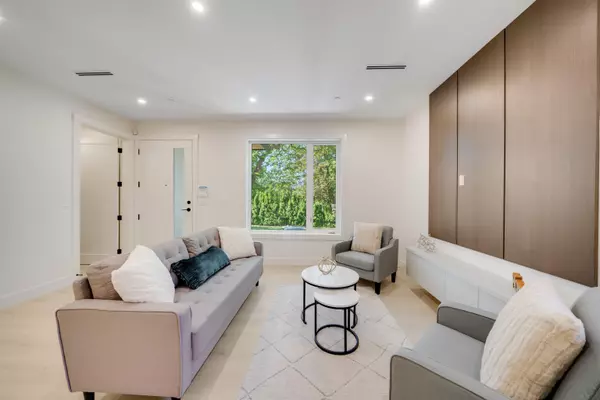 Vancouver, BC V6R 1Z4,3836 W 8th AVE #1