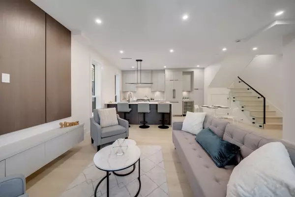 3836 W 8th AVE #1, Vancouver, BC V6R 1Z4