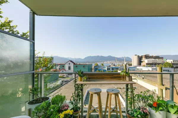 Vancouver, BC V6A 0G6,933 E Hastings ST #302