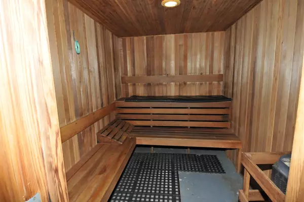 Richmond, BC V7C 5R9,5888 Dover CRES #302