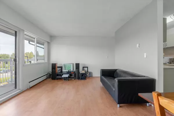 Richmond, BC V7A 2E5,8060 Ryan RD #301