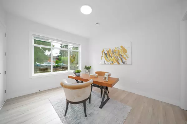 Burnaby, BC V3N 2P6,8563 11th AVE