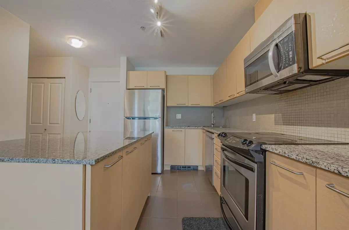 Surrey, BC V3T 0C2,10822 City Pkwy #209