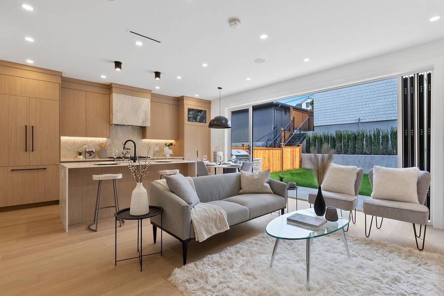 3538 W 14th AVE #2, Vancouver, BC V6R 2W4