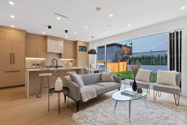 3538 W 14th AVE #2, Vancouver, BC V6R 2W4