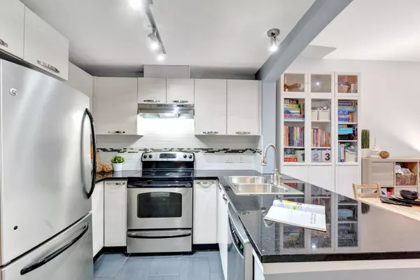 Burnaby, BC V3N 0B5,7478 Byrnepark WALK #308