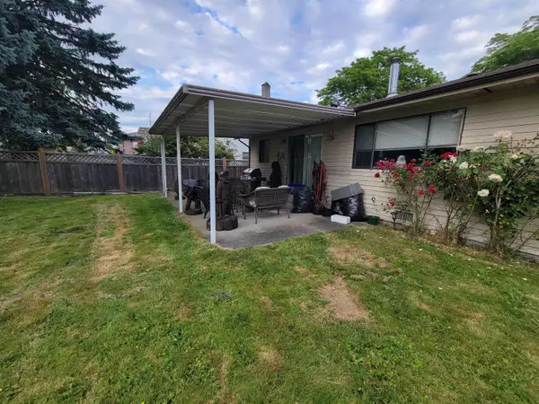 Surrey, BC V3V 7G3,9483 124a ST