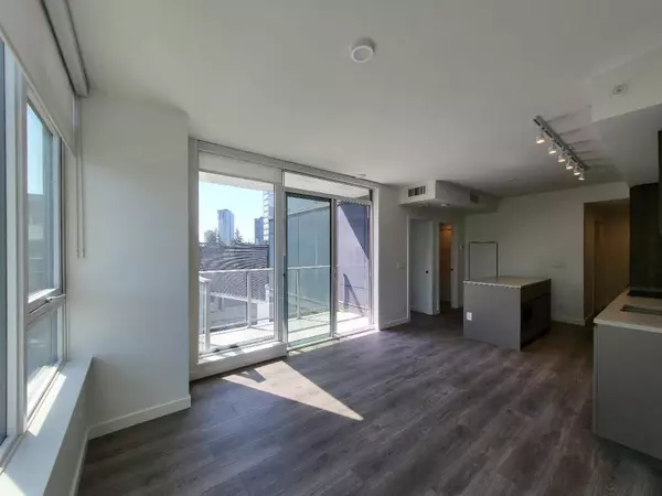 Surrey, BC V3T 0S7,10448 University DR #608